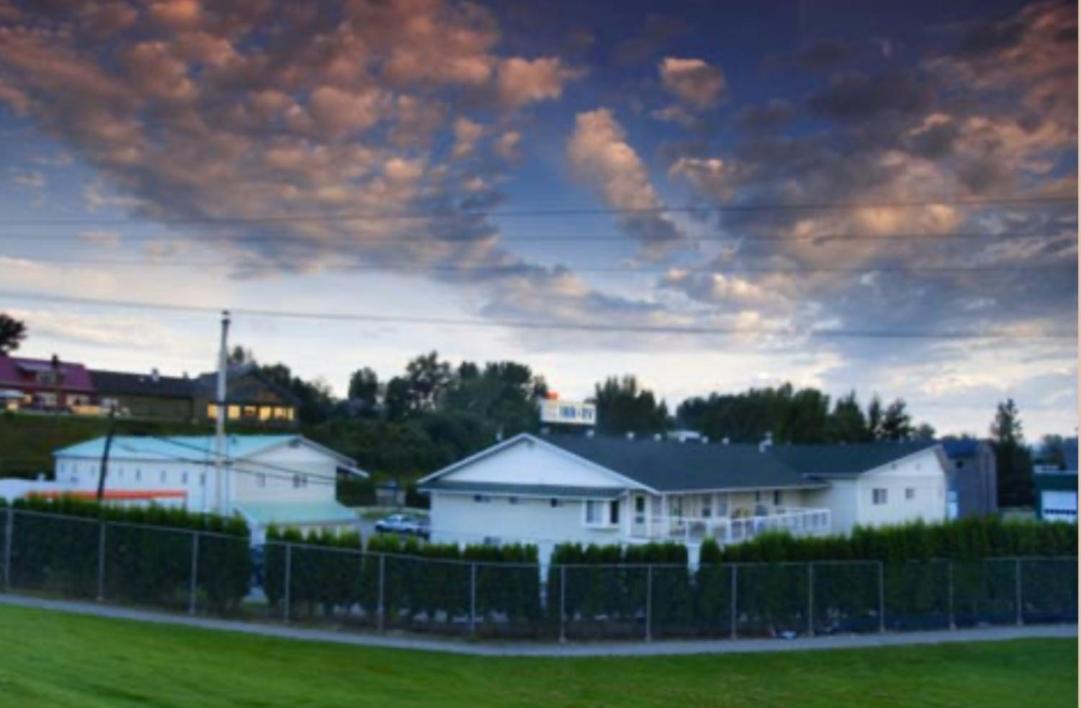 Fraser Bridge Inn كويسنيل المظهر الخارجي الصورة